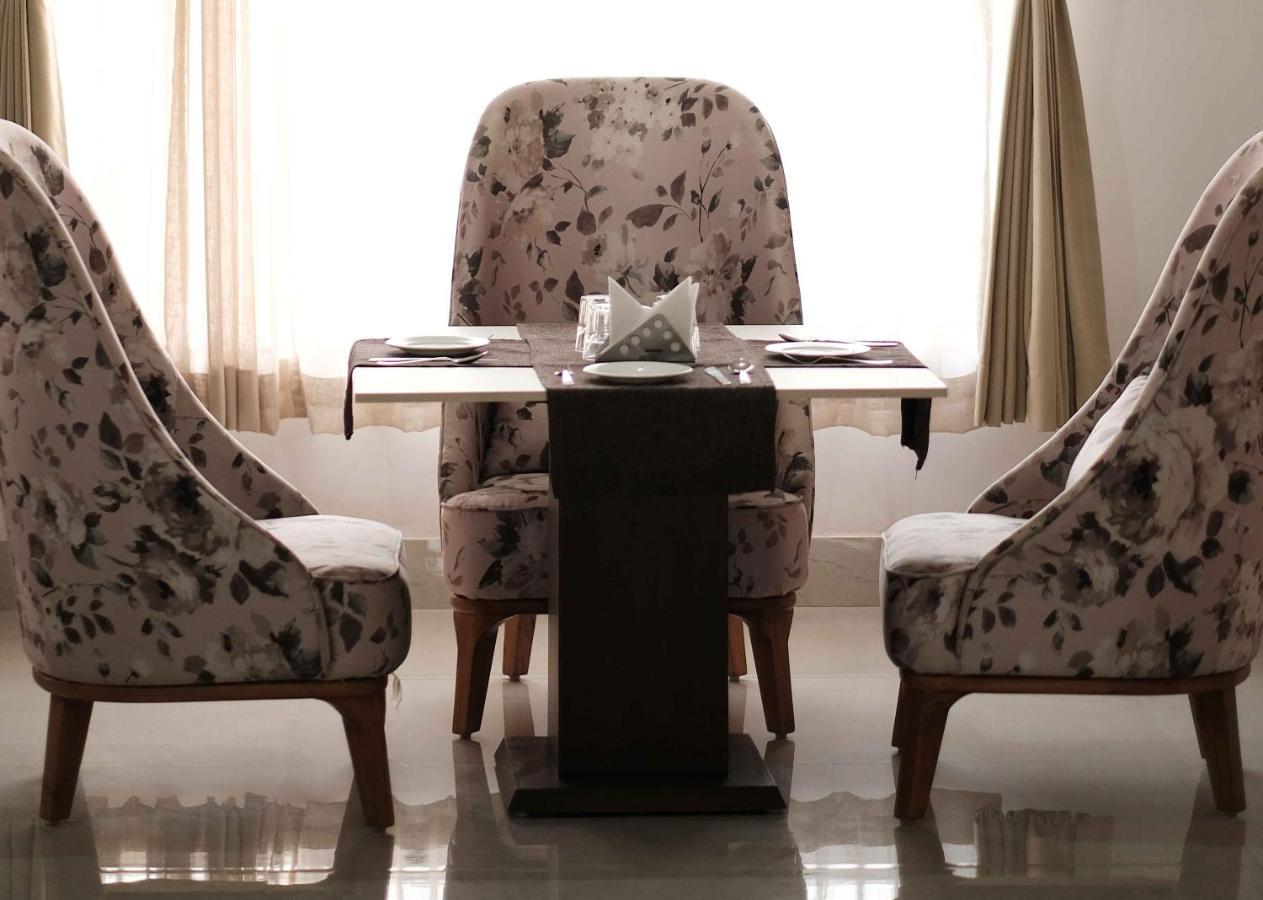 Revaas Lake View Boutique Stay อุเดเปอร์ ภายนอก รูปภาพ