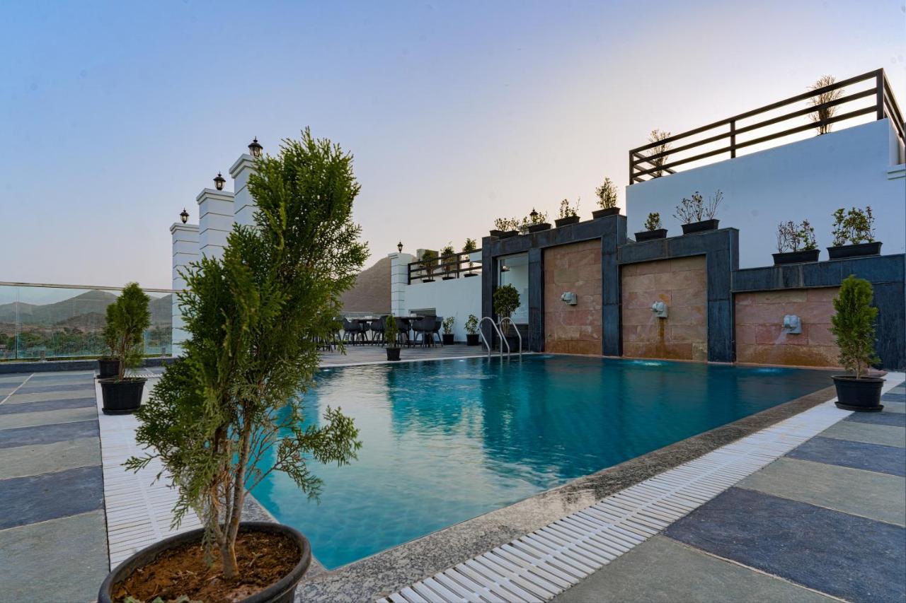 Revaas Lake View Boutique Stay อุเดเปอร์ ภายนอก รูปภาพ