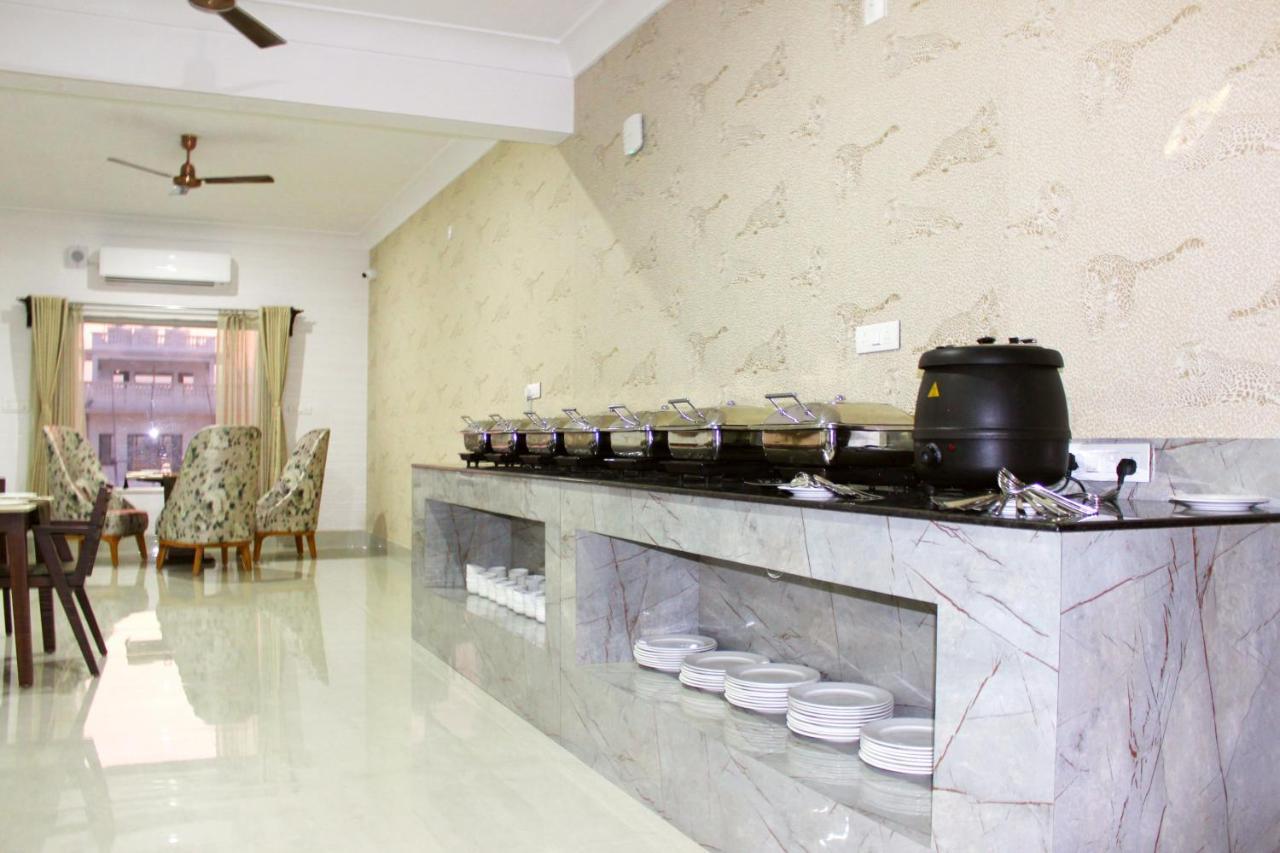 Revaas Lake View Boutique Stay อุเดเปอร์ ภายนอก รูปภาพ