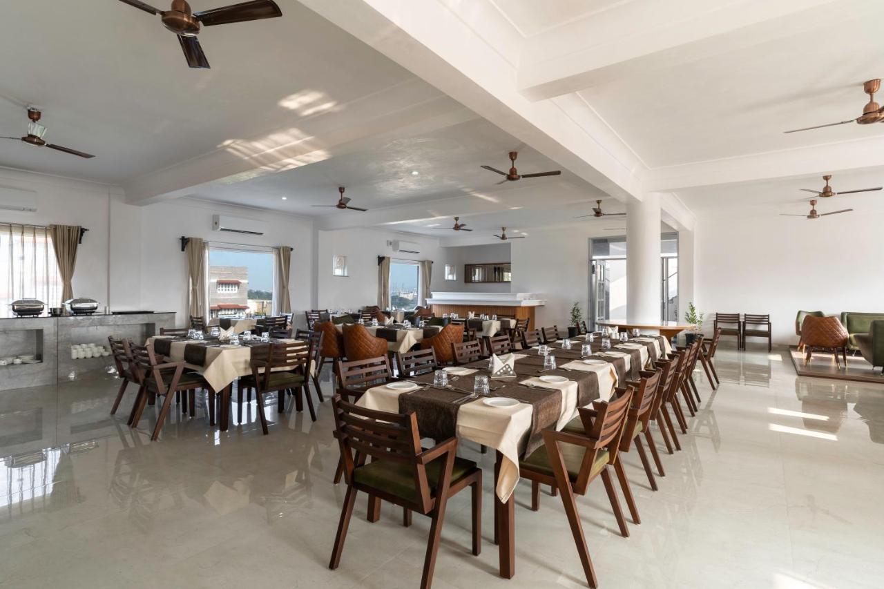 Revaas Lake View Boutique Stay อุเดเปอร์ ภายนอก รูปภาพ