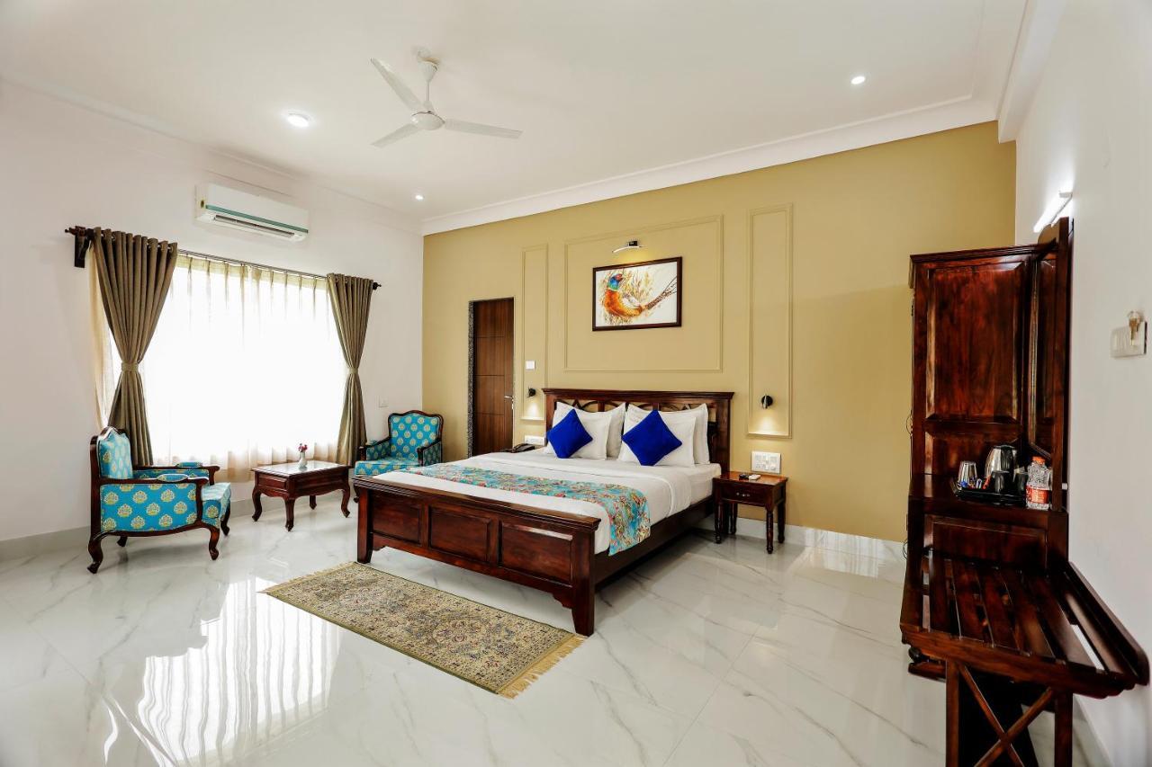Revaas Lake View Boutique Stay อุเดเปอร์ ภายนอก รูปภาพ