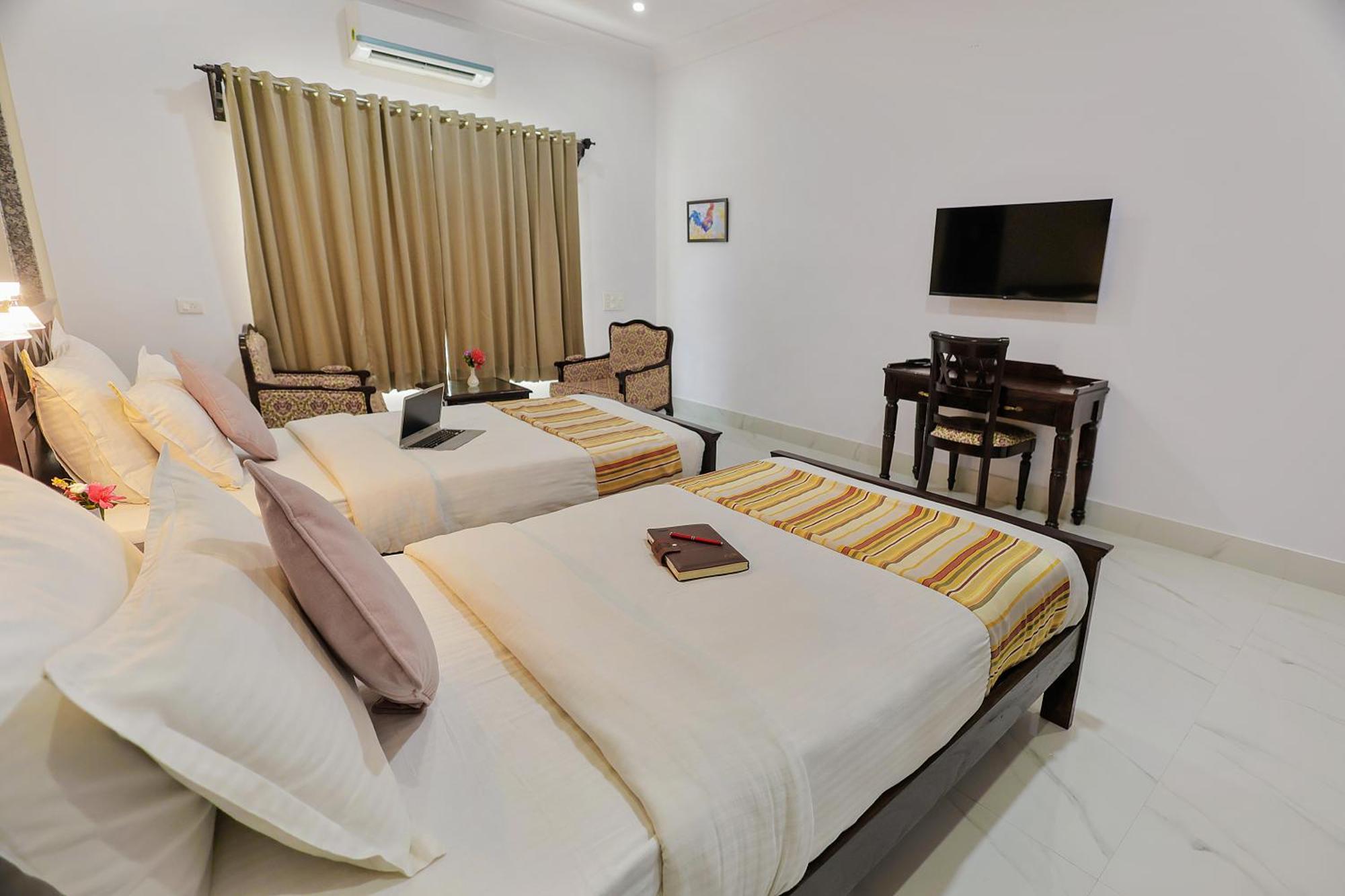 Revaas Lake View Boutique Stay อุเดเปอร์ ภายนอก รูปภาพ