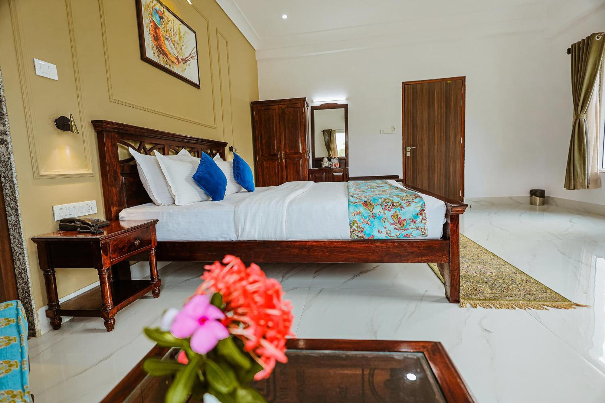 Revaas Lake View Boutique Stay อุเดเปอร์ ภายนอก รูปภาพ