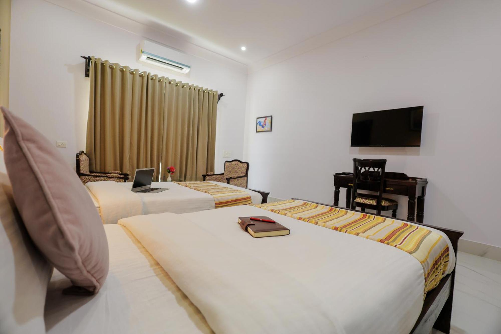 Revaas Lake View Boutique Stay อุเดเปอร์ ภายนอก รูปภาพ