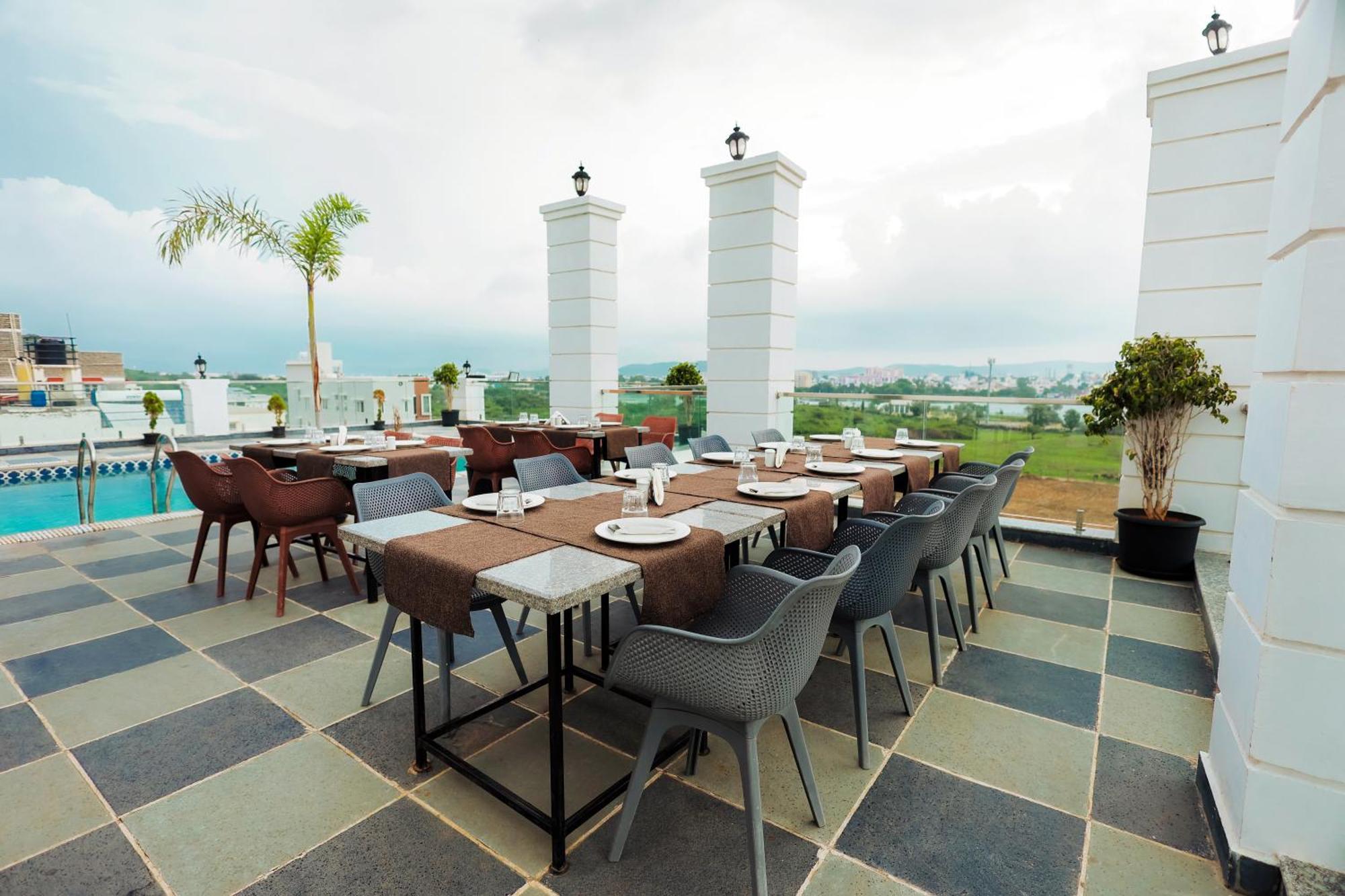 Revaas Lake View Boutique Stay อุเดเปอร์ ภายนอก รูปภาพ