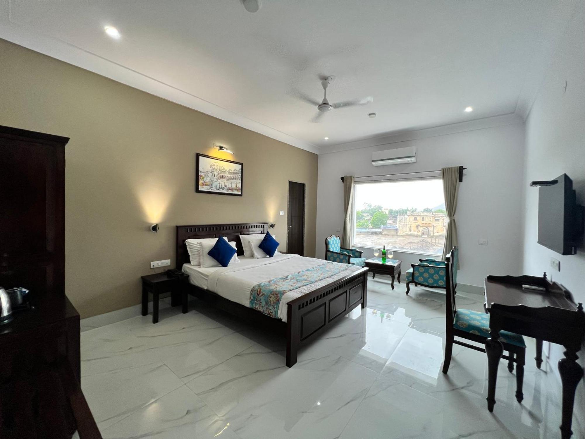 Revaas Lake View Boutique Stay อุเดเปอร์ ภายนอก รูปภาพ