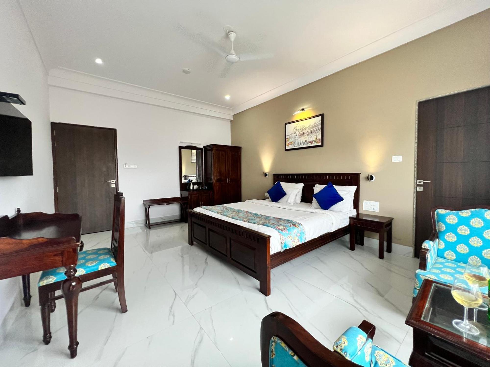 Revaas Lake View Boutique Stay อุเดเปอร์ ภายนอก รูปภาพ