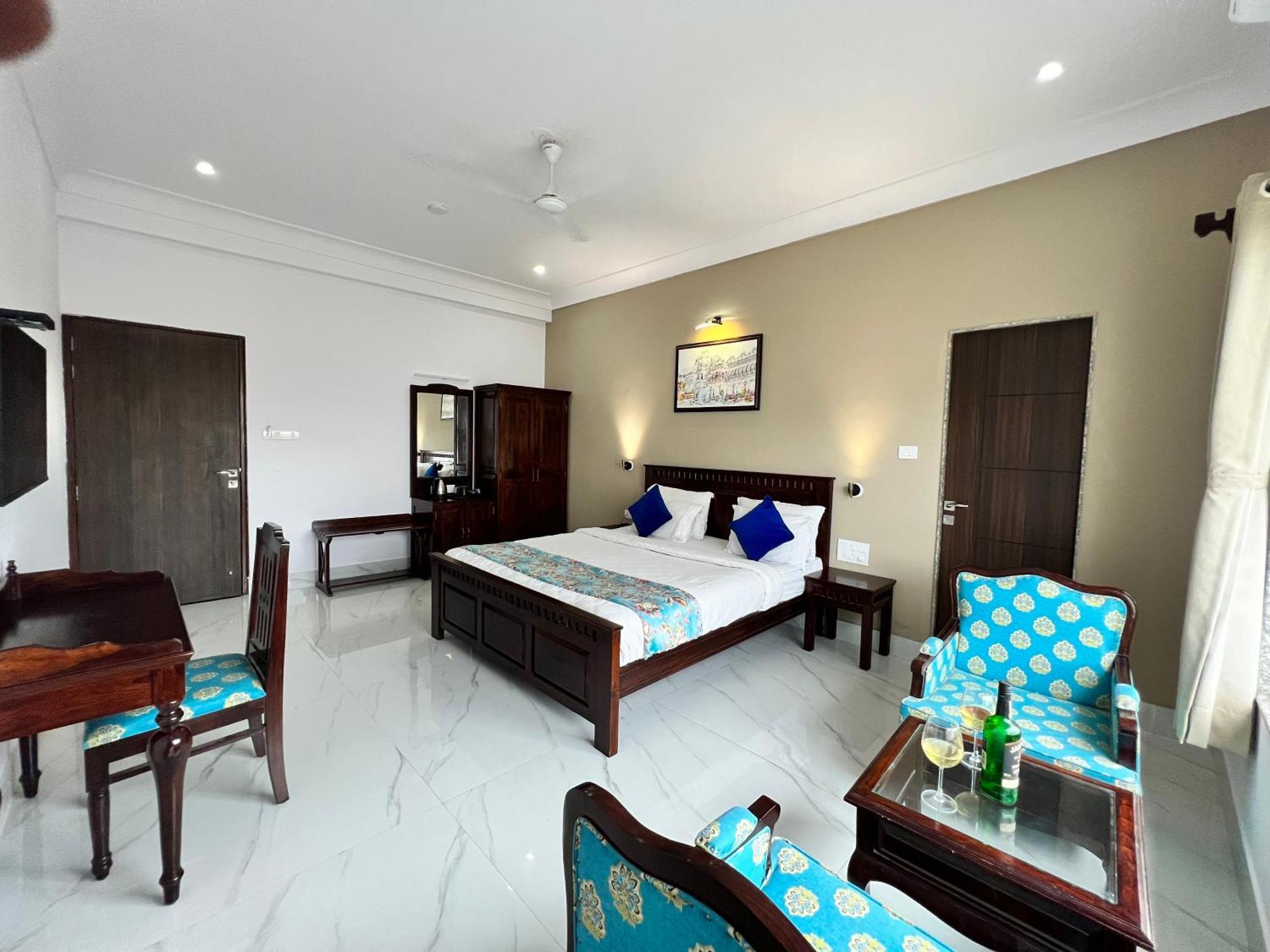 Revaas Lake View Boutique Stay อุเดเปอร์ ภายนอก รูปภาพ