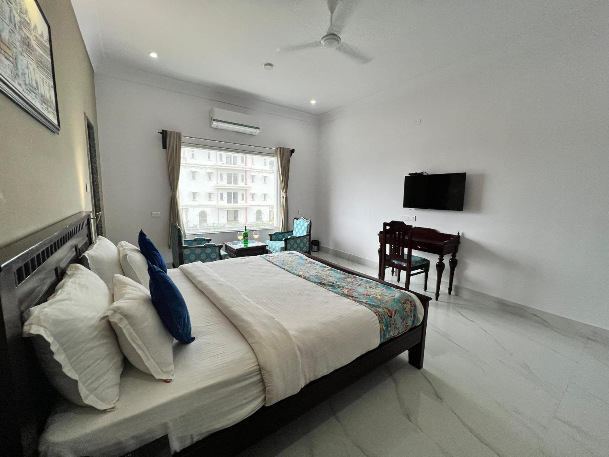 Revaas Lake View Boutique Stay อุเดเปอร์ ภายนอก รูปภาพ