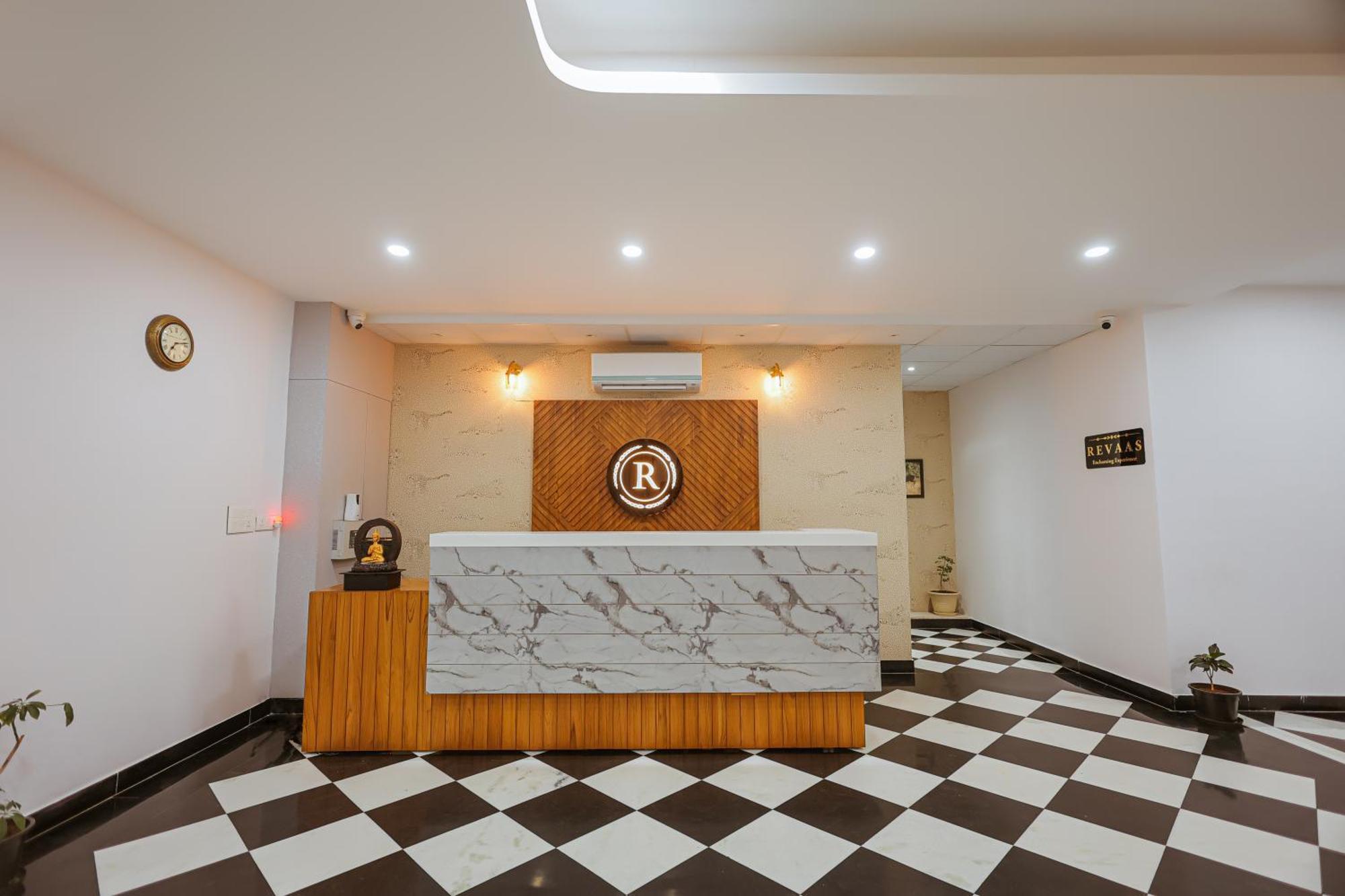 Revaas Lake View Boutique Stay อุเดเปอร์ ภายนอก รูปภาพ