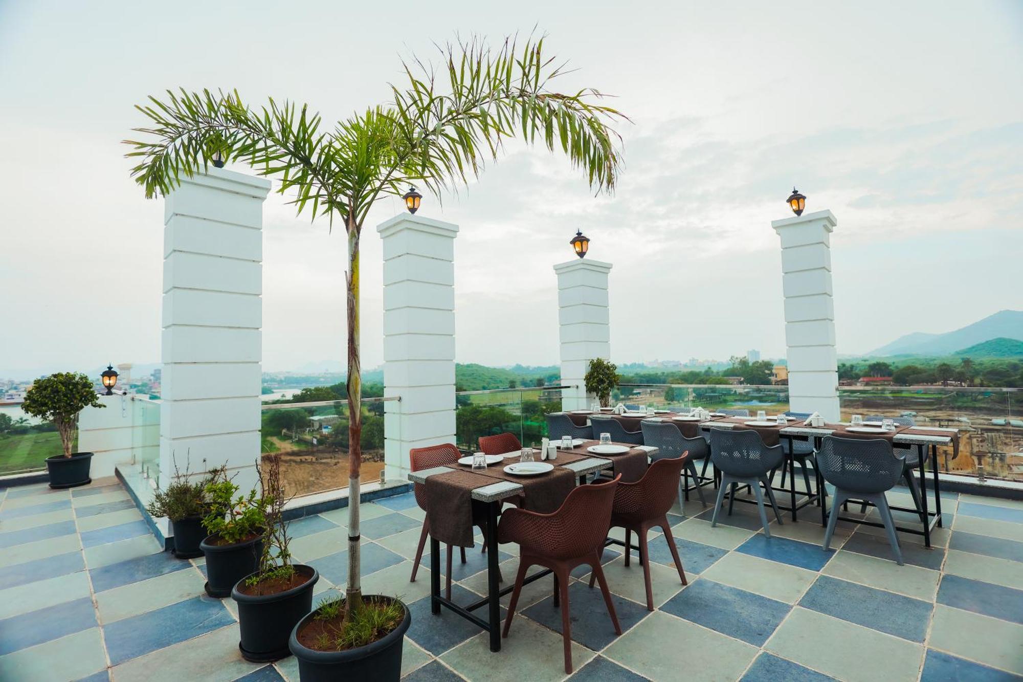 Revaas Lake View Boutique Stay อุเดเปอร์ ภายนอก รูปภาพ