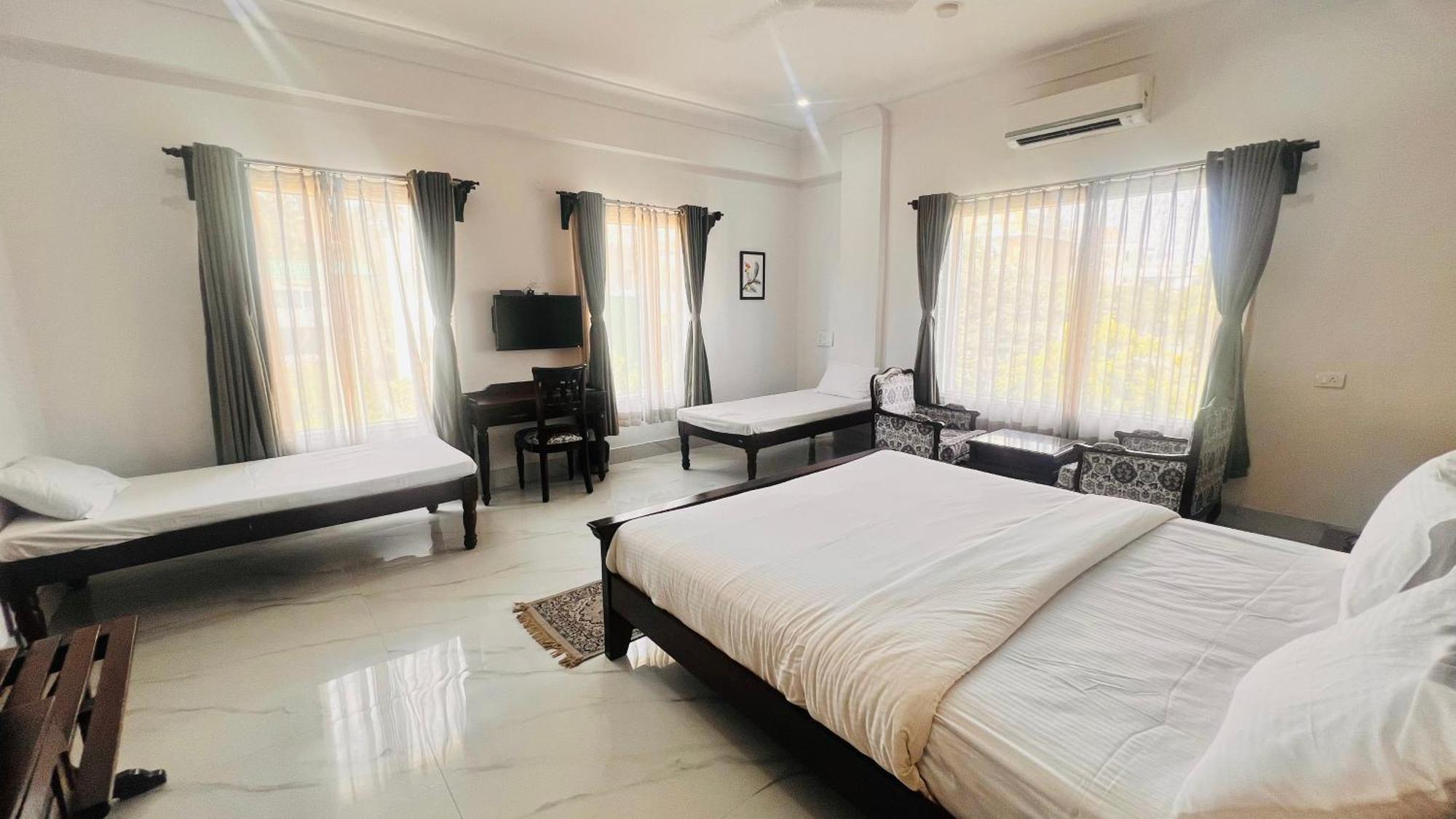 Revaas Lake View Boutique Stay อุเดเปอร์ ภายนอก รูปภาพ