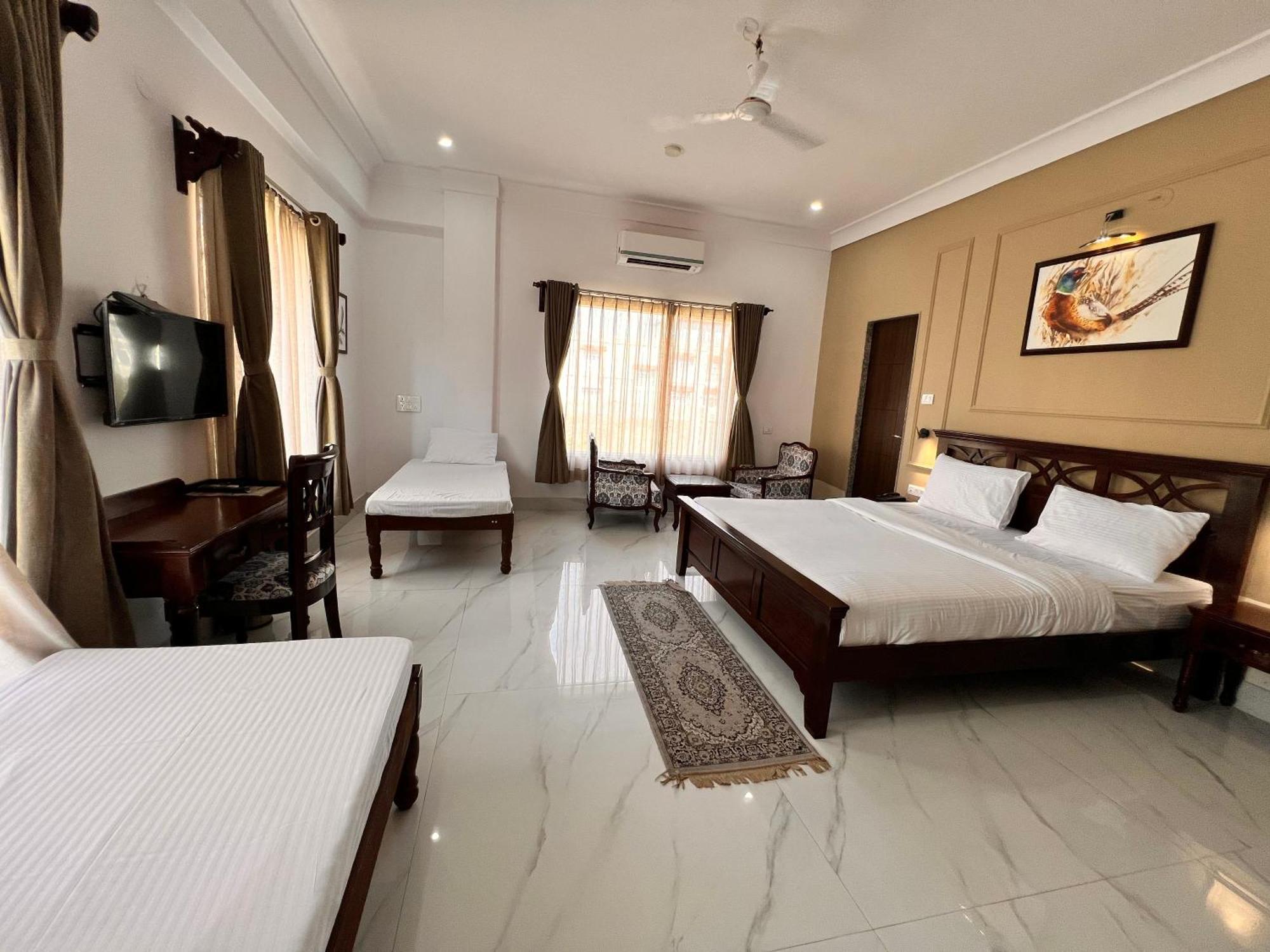 Revaas Lake View Boutique Stay อุเดเปอร์ ภายนอก รูปภาพ