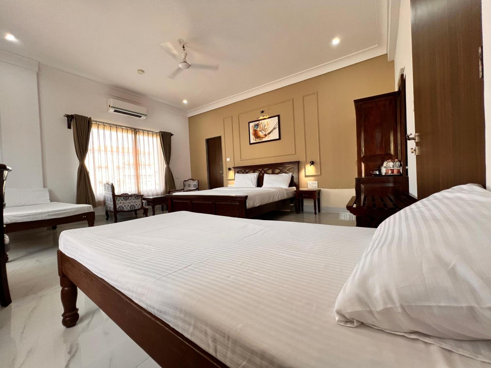 Revaas Lake View Boutique Stay อุเดเปอร์ ภายนอก รูปภาพ